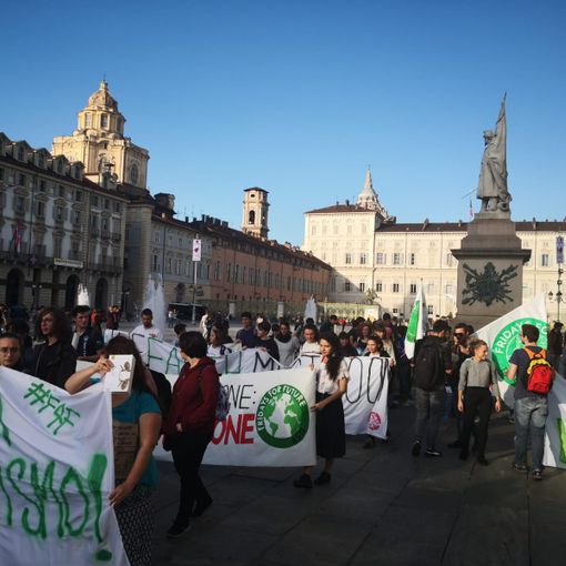 Fridays for Future in corteo a Torino contro la Regione: &quot;Basta negare il cambiamento climatico&quot;(FOTO e VIDEO)