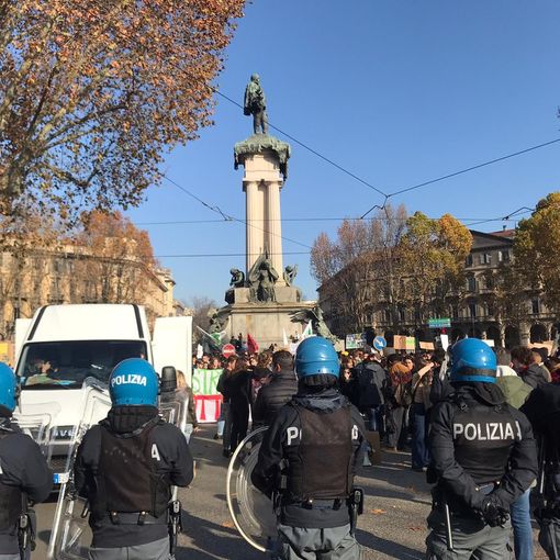 “Per il nostro futuro noi lottiamo”: lo sciopero dei Fridays for Future paralizza Torino [FOTO e VIDEO]