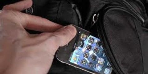 Tenta di rubare il cellulare a un clochard: fermato dai &quot;civich&quot;