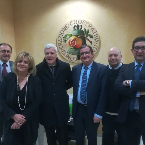 Galletti a Confcooperative: &quot;Quello delle coop è il primo mondo che ha messo la persona al centro&quot;