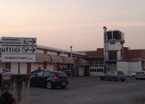 Operaio muore schiacciato da un macchinario per lo stampaggio alla Gammastamp di Bianzè