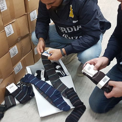 Altro che made in Italy, la biancheria intima arrivava da India e Cina: due imprenditori nei guai