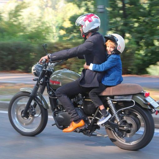 A Torino motociclisti in abiti da gentlemen per raccogliere fondi contro il tumore alla prostata e i suicidi [FOTO]