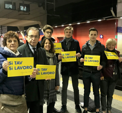 Manifestazione Sì Tav davanti a Montecitorio: Giachino e i suoi partiti alle 6 di stamattina