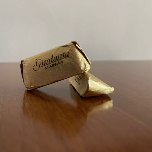 Gianduiotto tra arte e Carnevale: la storia della nascita del cioccolatino più amato dai torinesi
