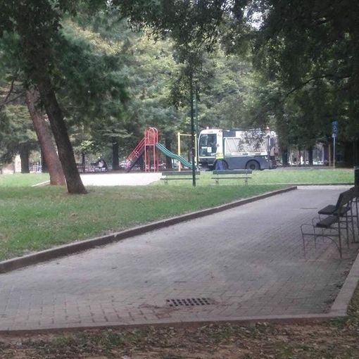 In corso Cosenza un aperitivo antirazzista con le famiglie nomadi del giardino