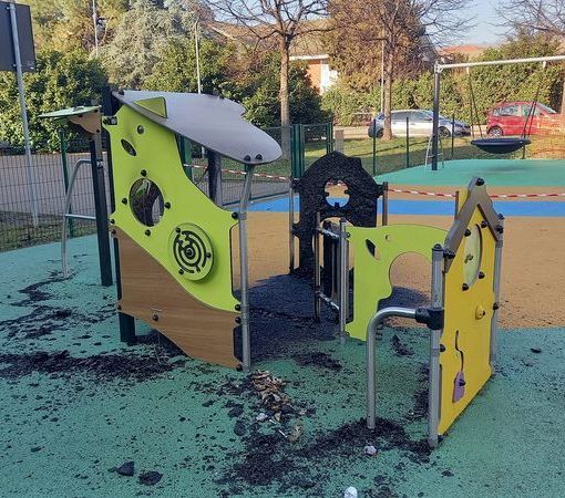 Giardino di Moncalieri vandalizzato, anche il sindaco Montagna interviene