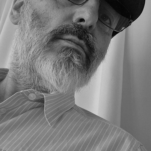 Gigi D’Agostino ricompare sui social: “Sto meglio…”. Travolto dall’amore dei fan