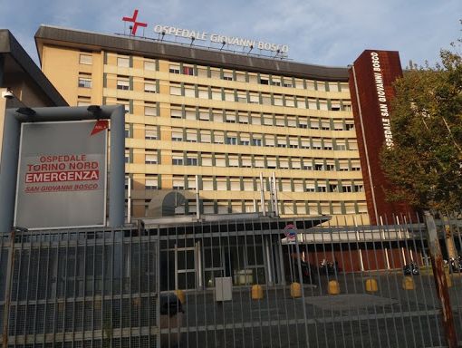 Carabiniere fuori servizio tenta di sventare una rapina: accoltellato, è grave