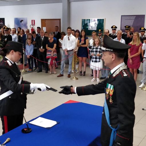 Carabinieri atleti giurano fedeltà alla Repubblica: la figlia di Zoeggeler in lacrime