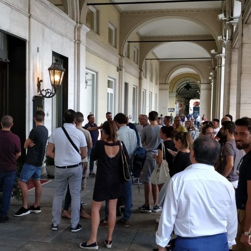 Ronaldo a Torino: hotel del centro presi d'assalto da giornalisti e tifosi