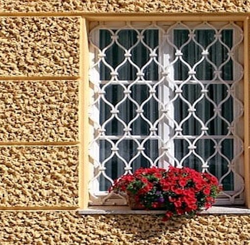 Grate in ferro: serramenti di sicurezza per proteggere finestre e porte finestre