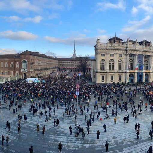 Greta a Torino, ma la piazza dei Fridays for Future non si riempie. Gli attivisti: “Siamo gli artefici del cambiamento”
