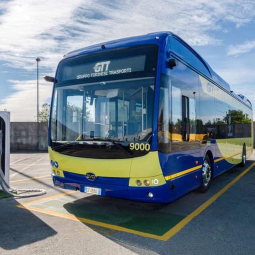 autobus elettrico - foto di archivio