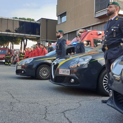 Nei palazzi della Regione bandiere a mezz'asta in segno di lutto per i vigili del fuoco. Omaggio anche della Guardia di Finanza