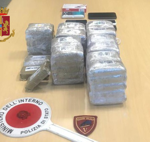 A Torino quasi 6 chili di hashish sequestrati dalla Polizia