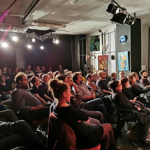 Il Piccolo Teatro Comico rialza il sipario: si comincia venerdì con I Mammuth