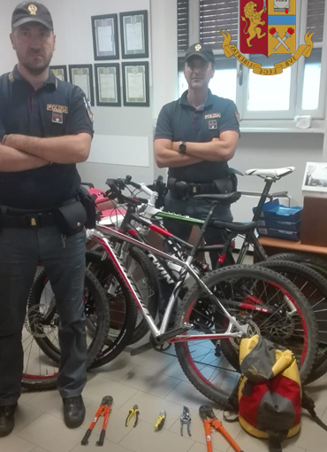 Rubano tre bici: fermati mentre scendono dal treno