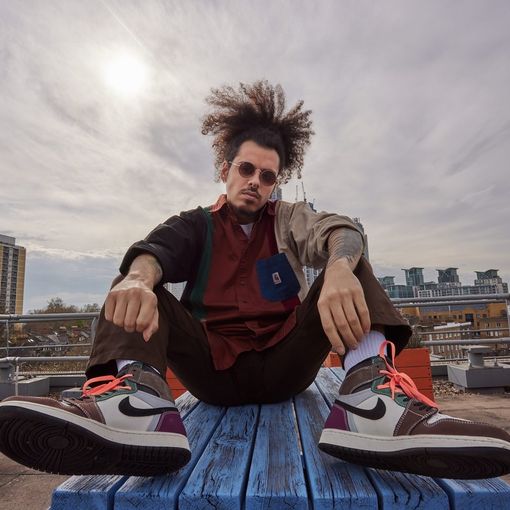 Il rap di Davide Shorty sul palco del Cap10100