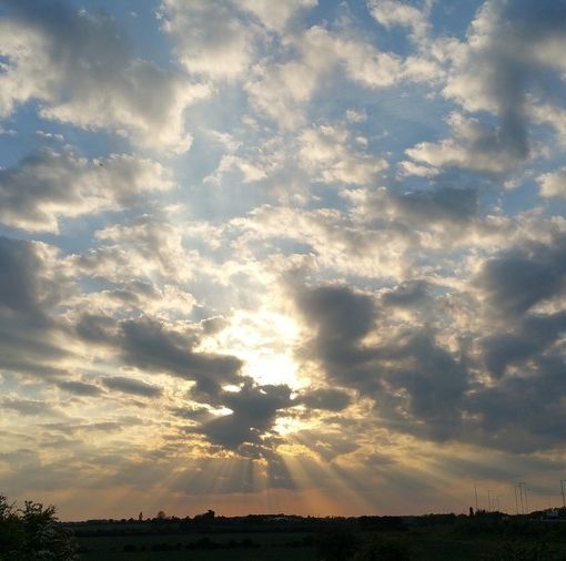 Meteo: tempo stabile e ancora primaverile per tutto il weekend