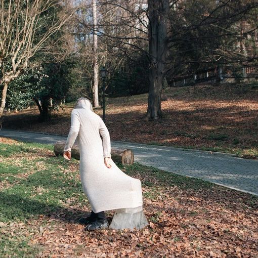 Troppo pochi monumenti dedicati alle donne? La riflessione con le opere di Irene Pittatore