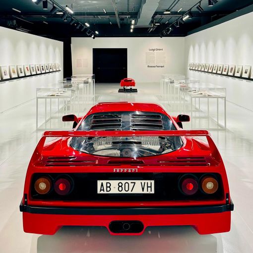Rosso Ferrari: apre al Mauto la mostra di scatti di Luigi Ghirri realizzati a Maranello