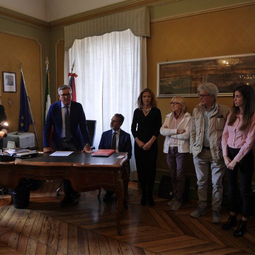 Nella foto da sinistra: L'assessore Pasquale Centin, il sindaco Claudio Castello, l'avvocato Andrea Castelnuovo, gli assessori Claudia Casalino e Tiziana Siragura, i consiglieri comunali Antonio Marino, Serena Verdini e Giovanni Scinica.