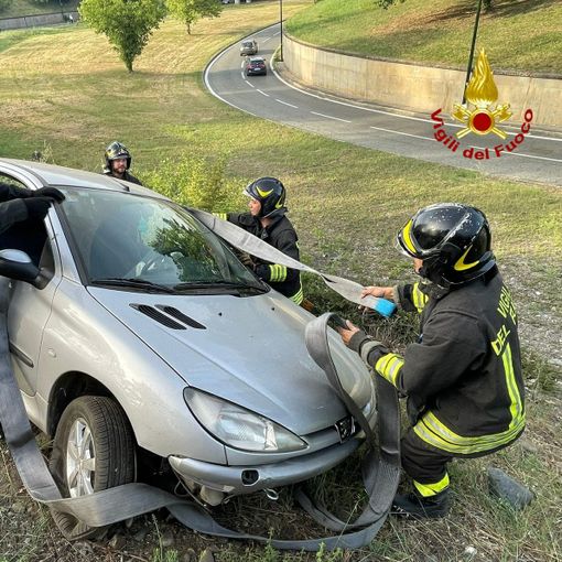 Auto fuori strada tra corso Regina e corso Sacco e Vanzetti: una donna ferita, non è grave