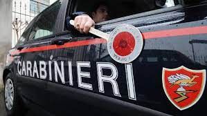 Volpiano, minaccia i proprietari di un bar con una scacciacani: denunciato 64enne