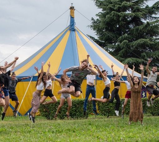 Torino fa un numero che lascia a bocca aperta: trasforma il circo contemporaneo in argomento di laurea