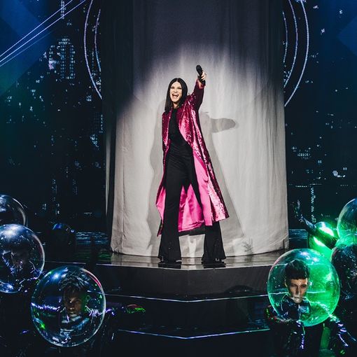 Laura Pausini torna all'Inalpi Arena per il suo tour mondiale