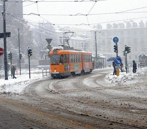 Meteo, domani ancora un po' di neve, poi è allerta meteo