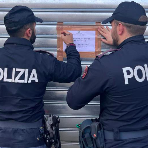 Droga sotto le sedie e nei dispenser dello zucchero: chiuso per 15 giorni un kebab in quartiere Aurora