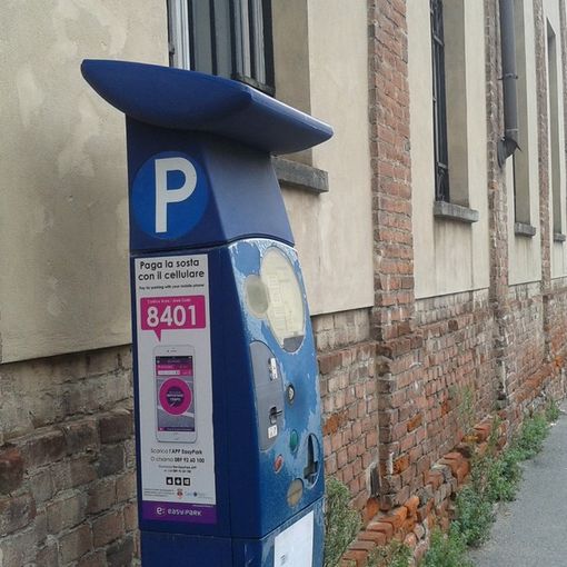 Manomettono dei parchimetri ma vengono sorpresi dalla Polizia