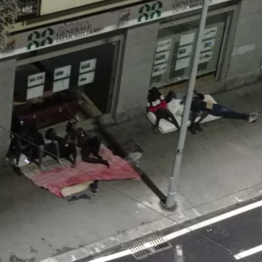 Spaccio e degrado in via Nizza, la frustrazione di commercianti e residenti: &quot;Situazione insostenibile, servono controlli&quot;