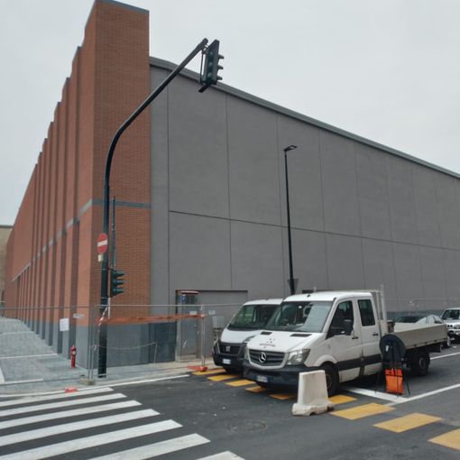 Passi avanti nel &quot;quartiere dei supermercati&quot;: i lavori per l'Esselunga di corso Bramante hanno fatto il giro dell'isolato