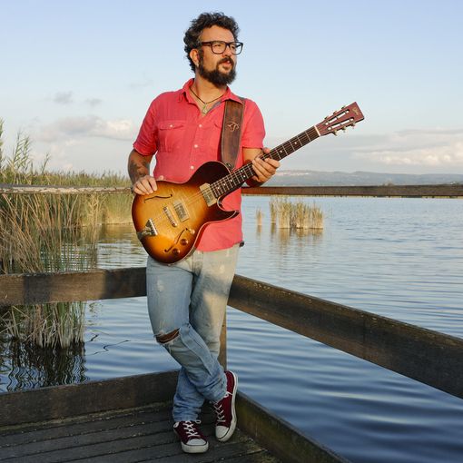 Francesco Piu torna al FolkClub: il concerto insieme a Silvio Centamore
