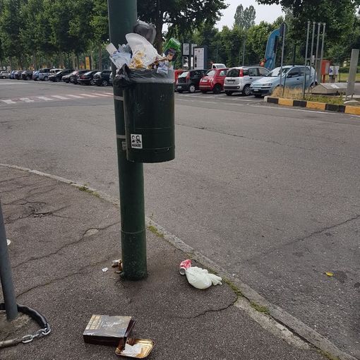 A Mirafiori l’immondizia si raccoglie dopo pranzo: polemiche per il cambio orari Amiat