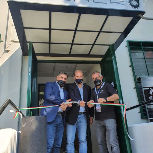 Rivoli, gran successo di pubblico e vetture per l’inaugurazione della nuova sede Black