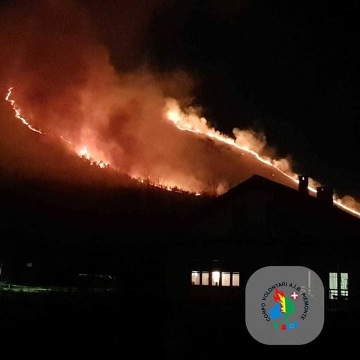 Incendio a Givoletto, distrutti 470 ettari di boschi: si prevede un'altra notte di paura e passione