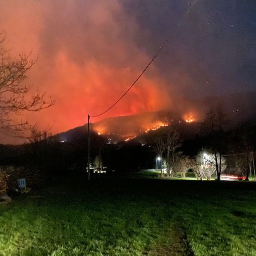 Incendio a Rueglio, in Valchiusella