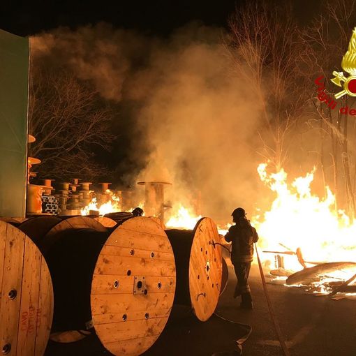 vigili del fuoco in azione
