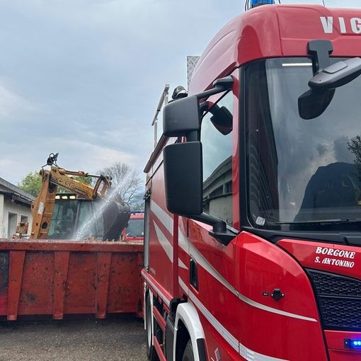vigili del fuoco in azione