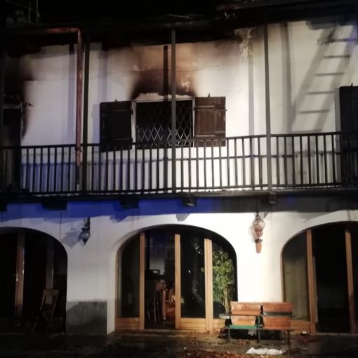 Incendio nella notte a Luserna San Giovanni, a fuoco un'abitazione