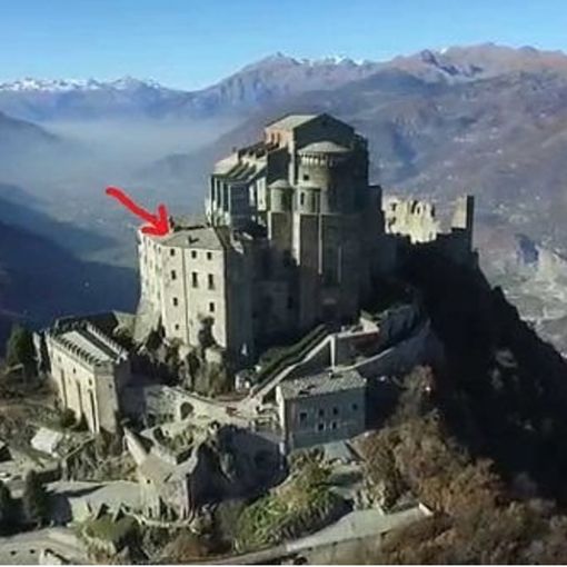 Incendio alla Sacra di San Michele: notte di lavori e di bonifica per i vigili del fuoco