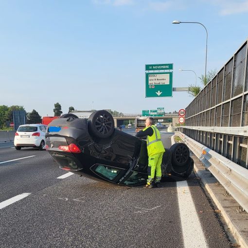 Incidente all'altezza di corso IV Novembre: traffico in tilt sulla tangenziale