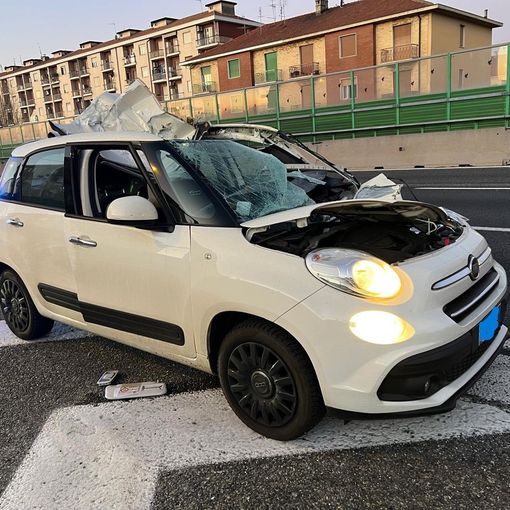 Dramma sfiorato in tangenziale: mezzo pesante perde una ruota che centra una vettura