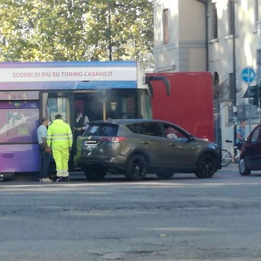 Incidente in corso Unione Sovietica, un'auto si scontra contro un tram
