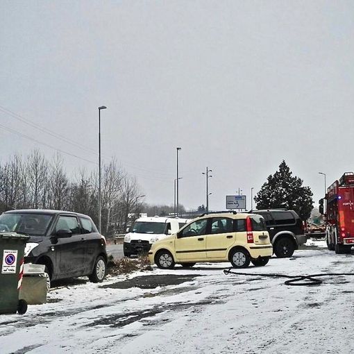 Chiusa di San Michele, la carambola delle auto coinvolge una cabina del gas: strada chiusa per ore