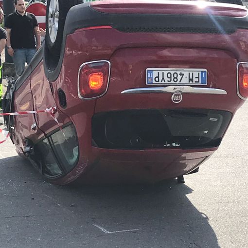 Spettacolare incidente in corso Agnelli, per fortuna nessun ferito grave